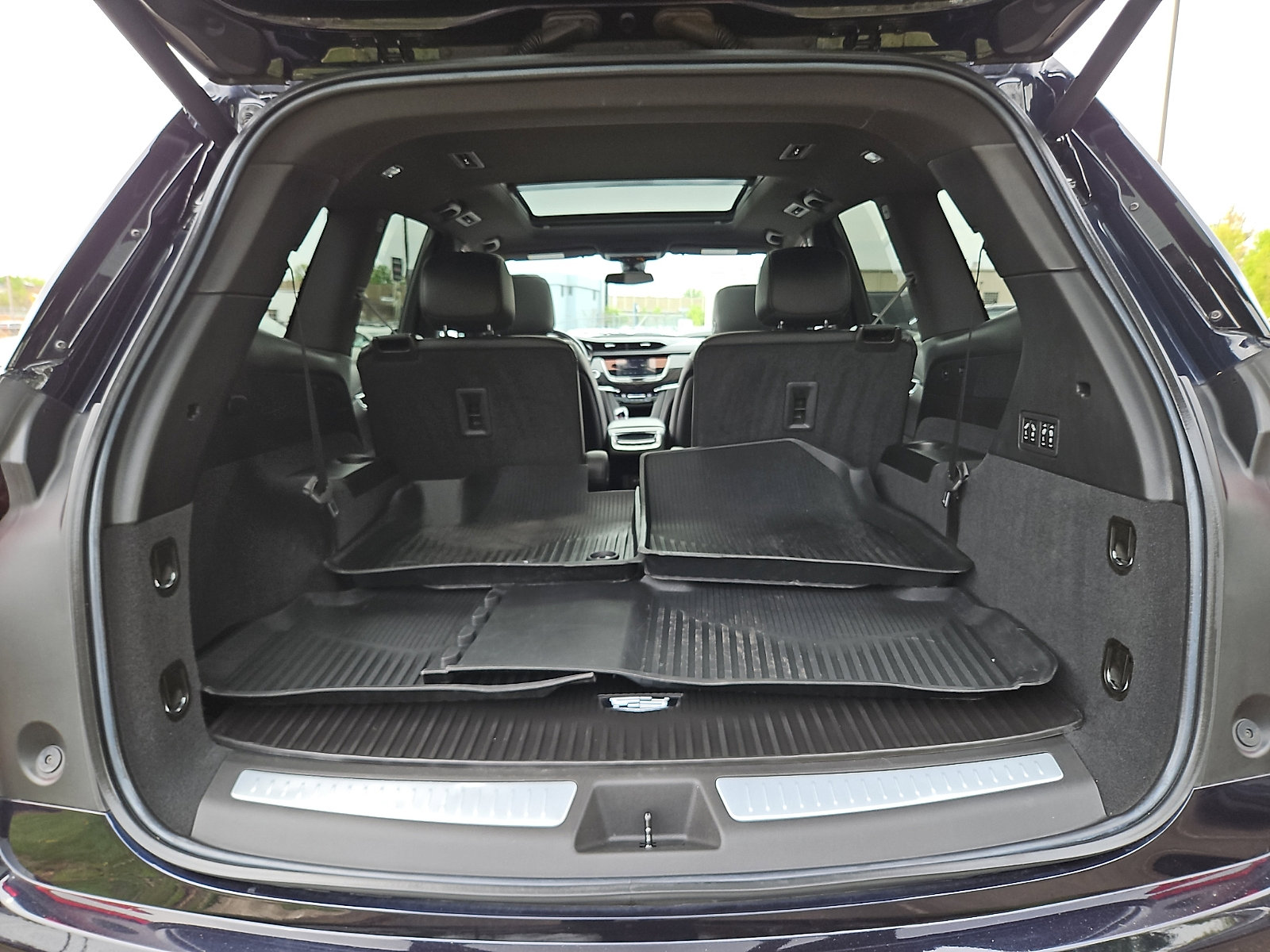 Used 2022 Cadillac XT6 Premium Luxury w/ LPO, Floor Liner Package AWD/4WD image 29