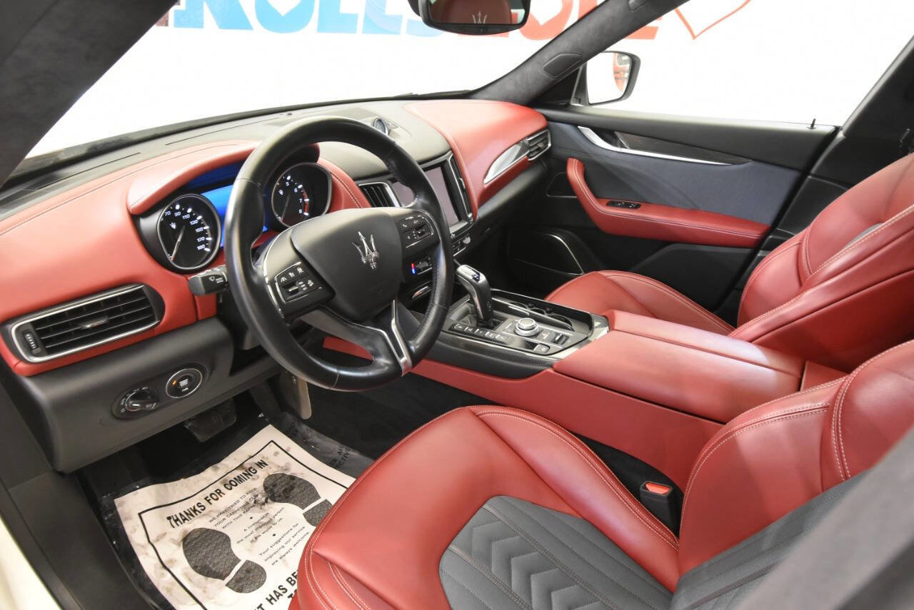 Used 2020 Maserati Levante GranLusso image 12