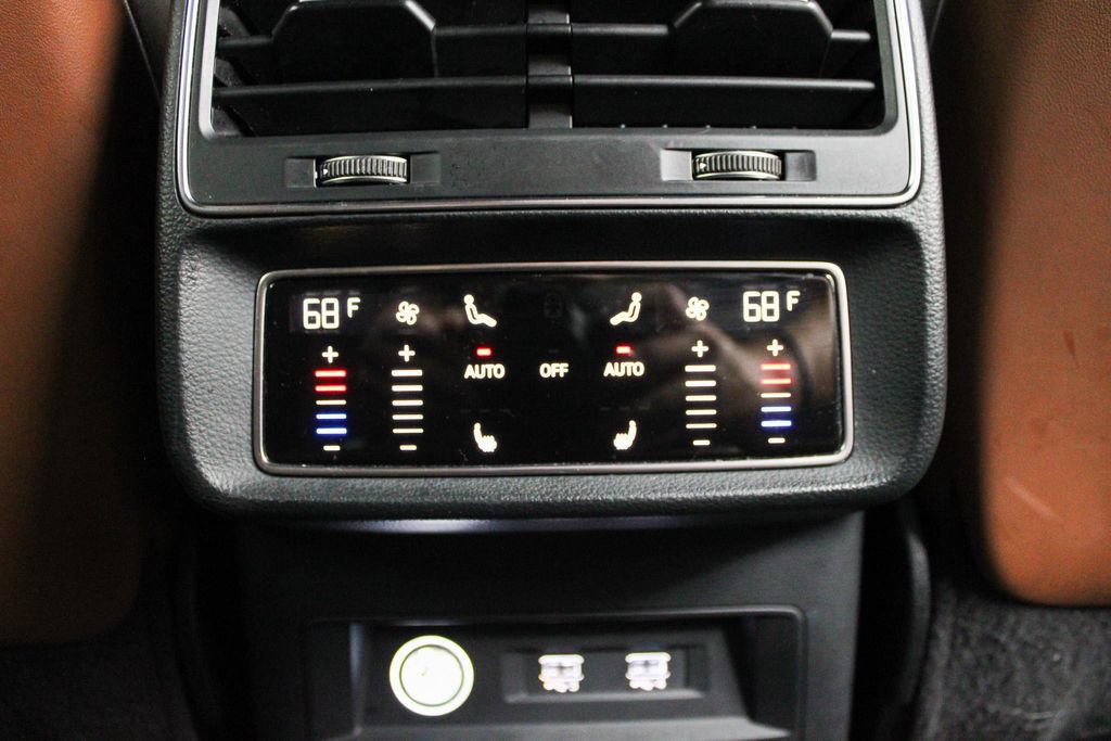 Used 2019 Audi Q8 Premium Plus w/ Premium Plus AWD/4WD image 42