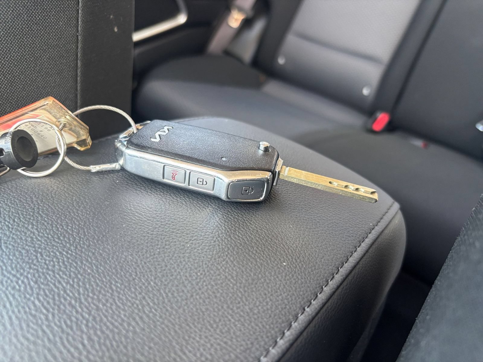 Used 2025 Kia Soul LX w/ LX Technology Package FWD image 21