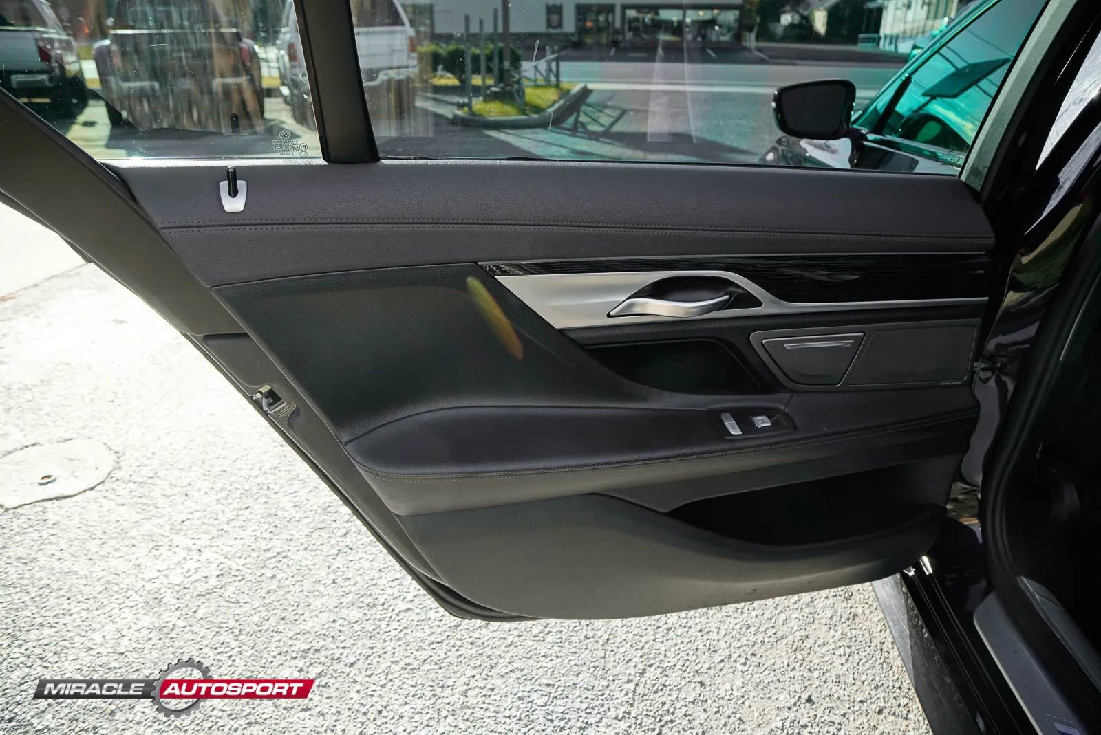 Used 2018 BMW 740i w/ M Sport Package image 19