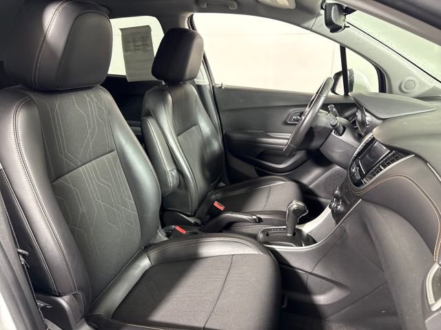 Used 2020 Chevrolet Trax LT w/ LT Convenience Package image 13