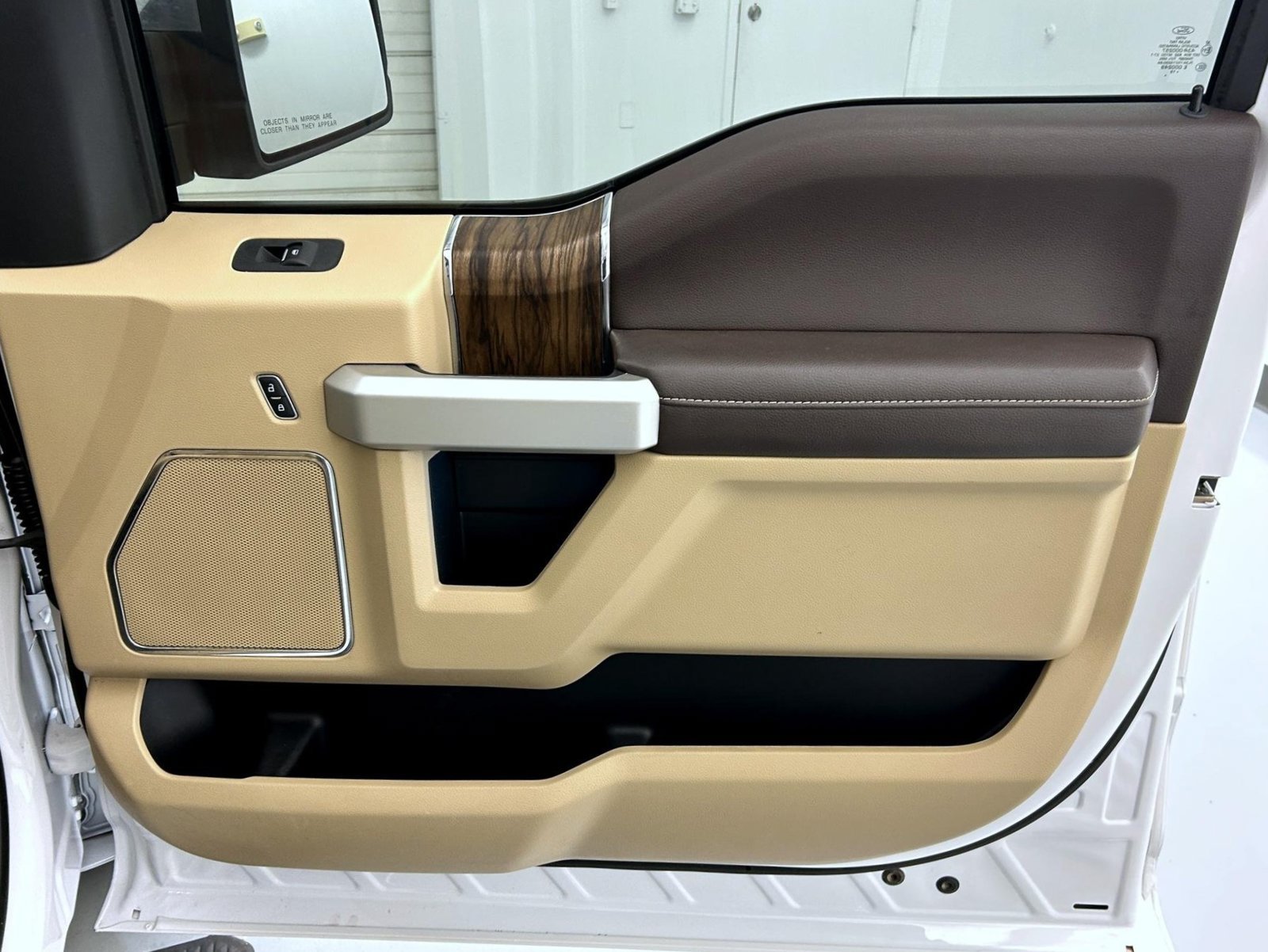 Used 2019 Ford F150 Lariat w/ Equipment Group 502A Luxury AWD/4WD image 17