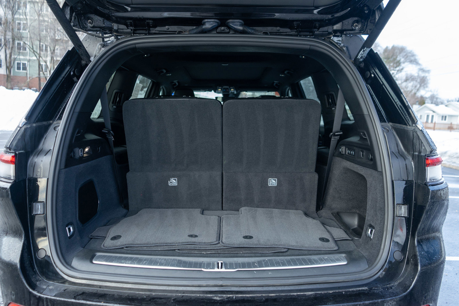 Used 2024 Jeep Grand Cherokee L Overland w/ Trailer Tow Package image 9