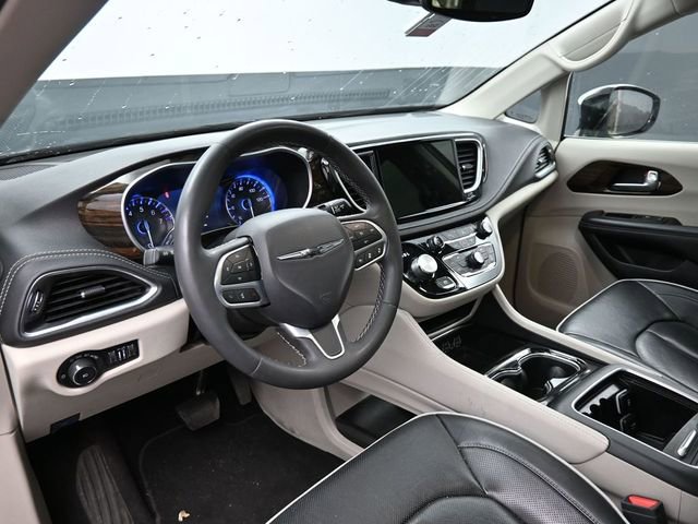 Used 2023 Chrysler Pacifica Limited FWD image 21