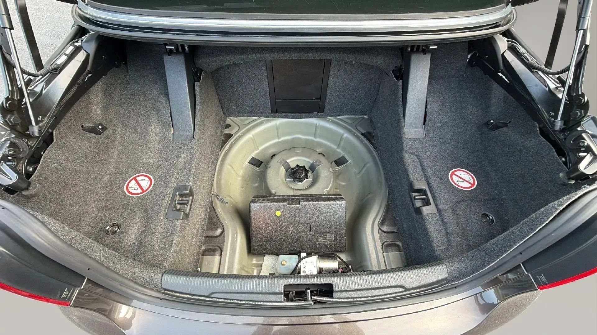 Used 2014 Volkswagen Eos Komfort FWD image 44