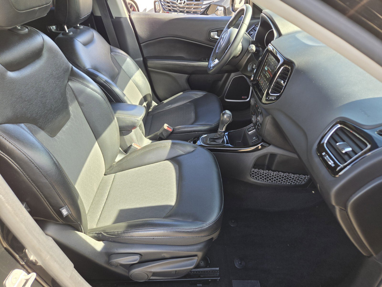 Used 2018 Jeep Compass Altitude w/ Popular Equipment Group image 15