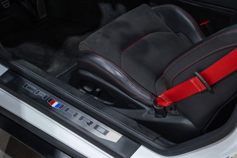 Used 2018 Chevrolet Camaro ZL1 RWD image 25