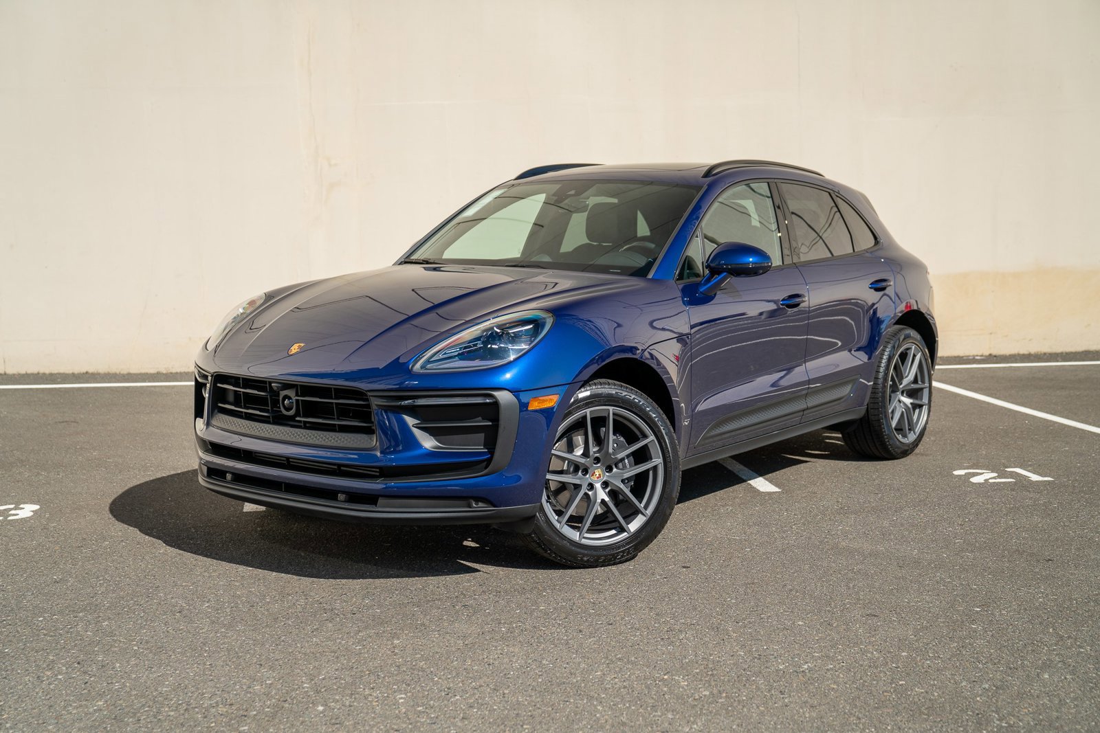 Certified 2026 Porsche Macan AWD/4WD image 1