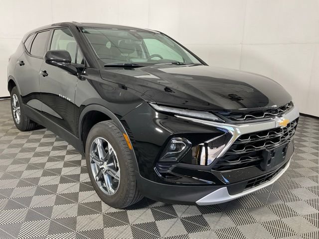 Used 2025 Chevrolet Blazer LT AWD/4WD image 3