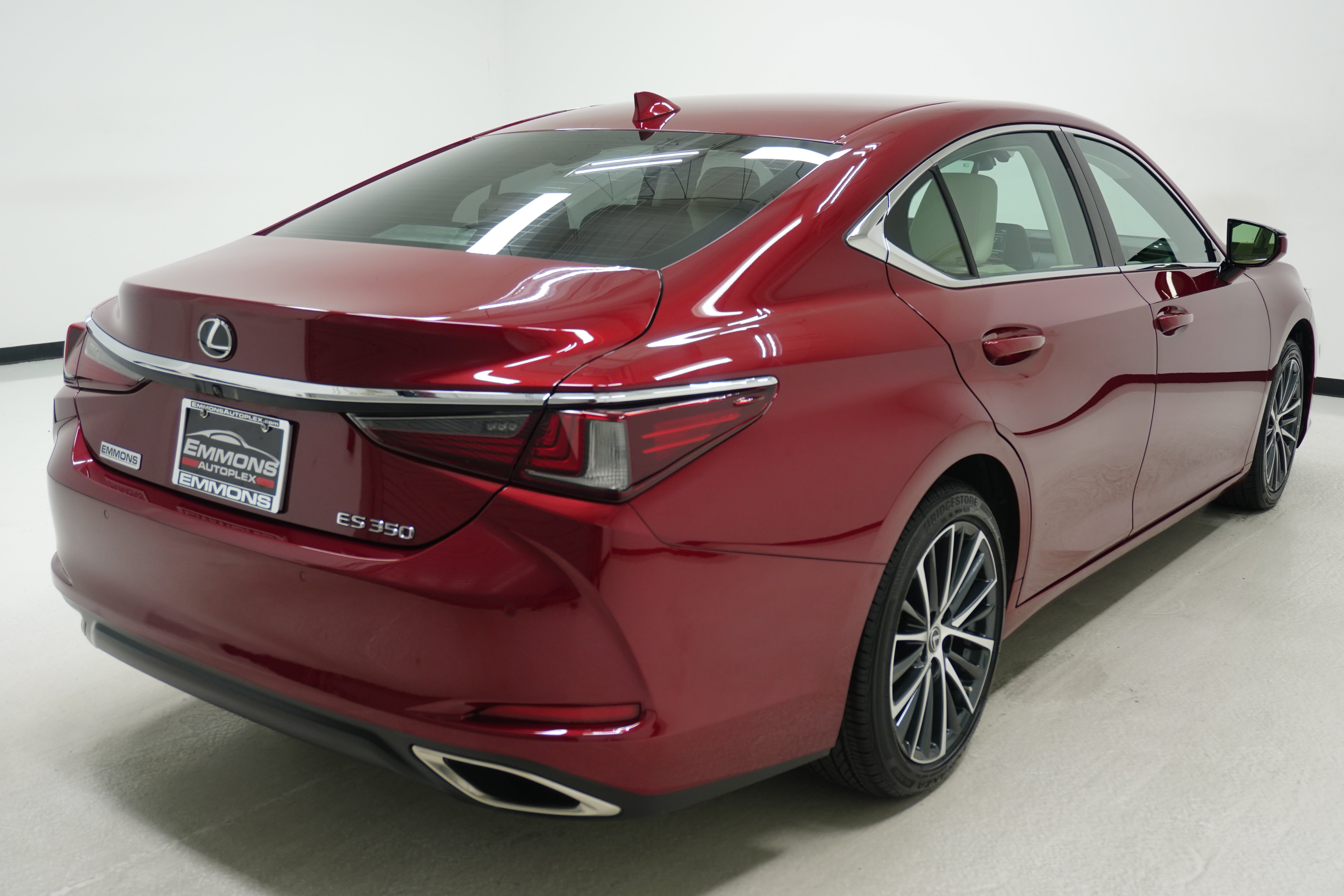 Used 2022 Lexus ES 350 w/ Premium Package FWD image 4