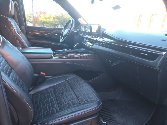 Used 2022 Cadillac Escalade ESV Sport Platinum w/ Heavy-Duty Trailer Package AWD/4WD image 19
