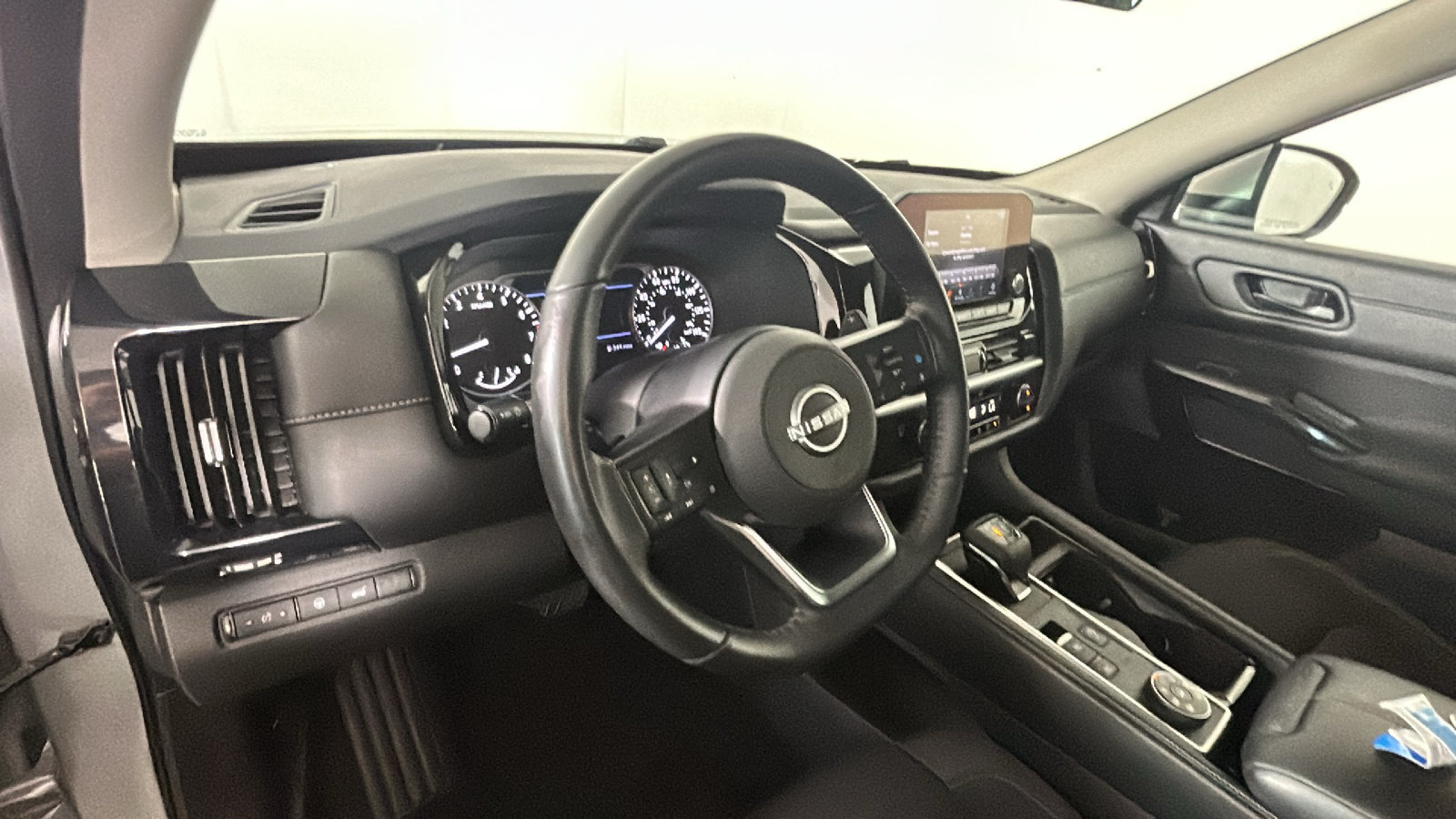 Used 2025 Nissan Pathfinder SV AWD/4WD image 16