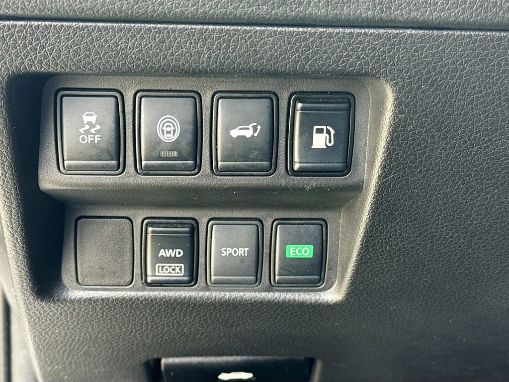 Used 2019 Nissan Rogue SV AWD/4WD image 10