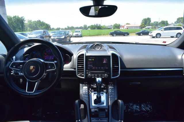Used 2017 Porsche Cayenne Platinum Edition AWD/4WD image 40