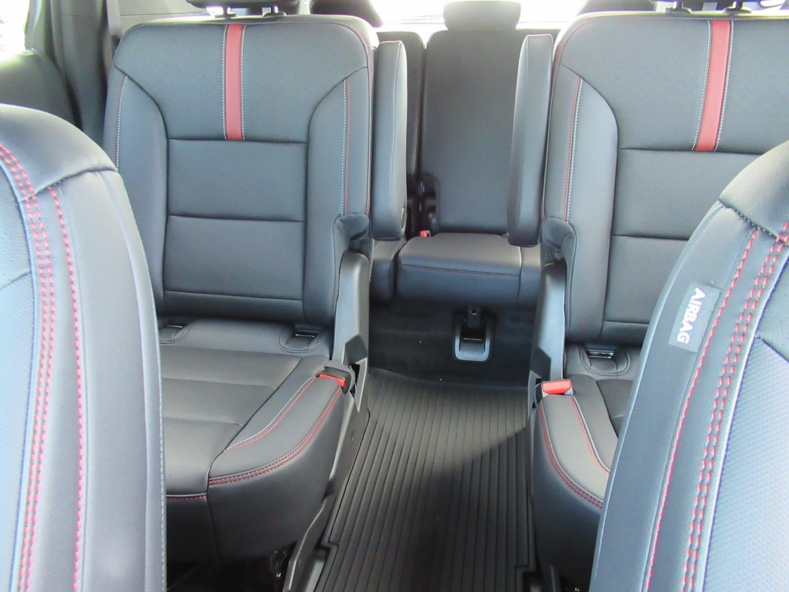 New 2026 Chevrolet Traverse RS w/ LPO, Floor Liner Package FWD image 39