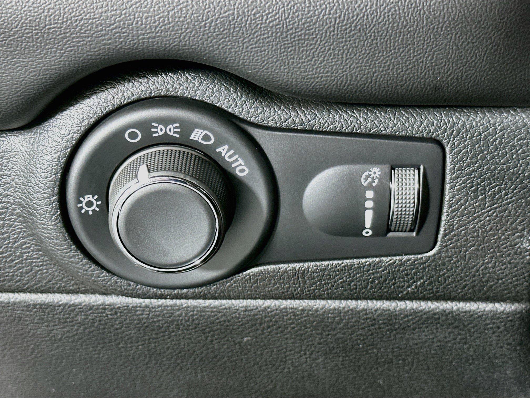 Used 2025 Dodge Durango GT AWD/4WD image 17