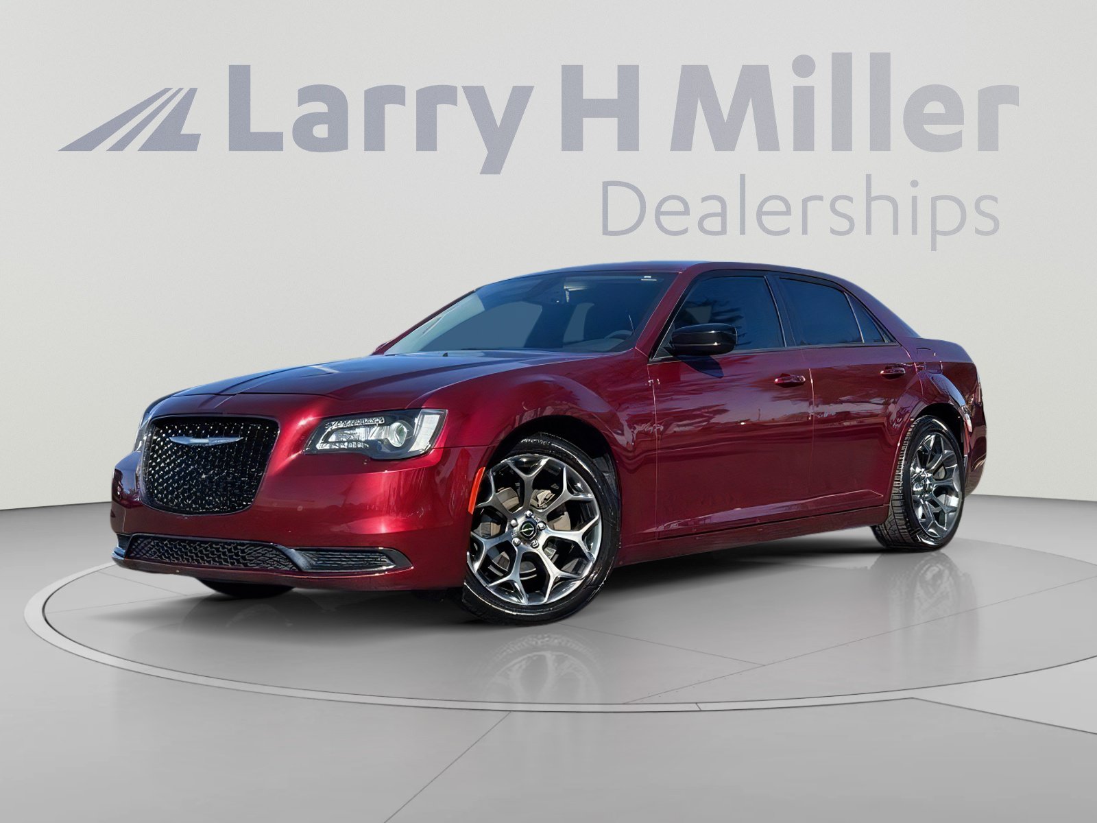 Used 2018 Chrysler 300 Touring w/ Sport Appearance Package RWD image 2