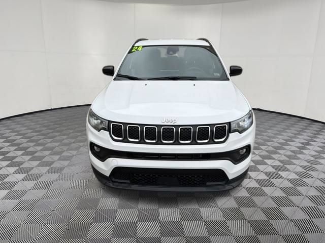 Used 2024 Jeep Compass Latitude AWD/4WD image 13