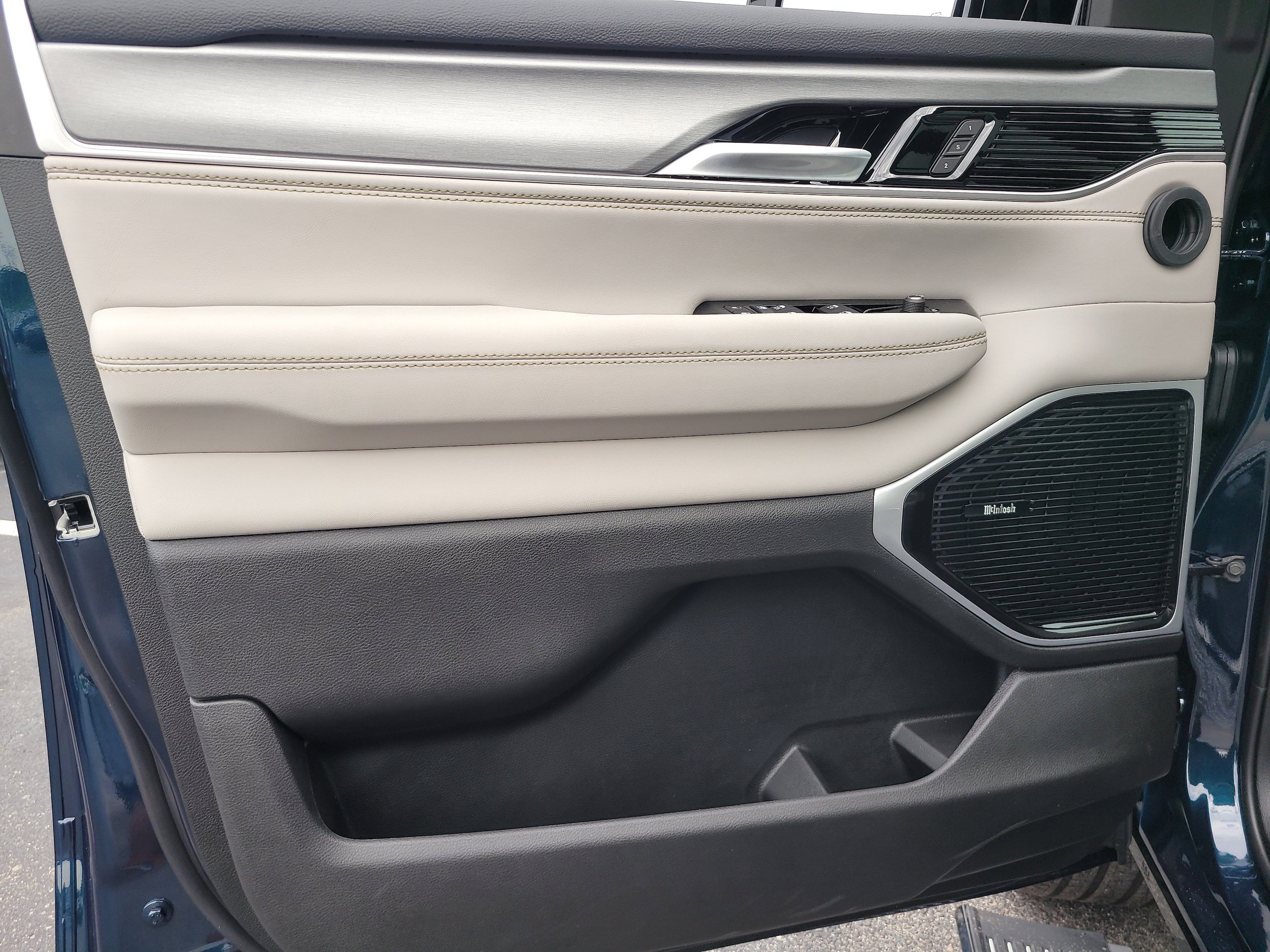 New 2026 Jeep Grand Wagoneer L Limited AWD/4WD image 15
