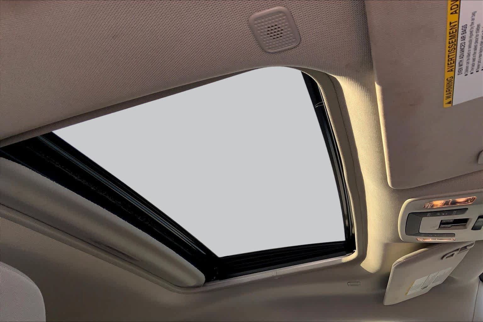 Used 2025 Toyota Sienna LE w/ LE Plus Package FWD image 14