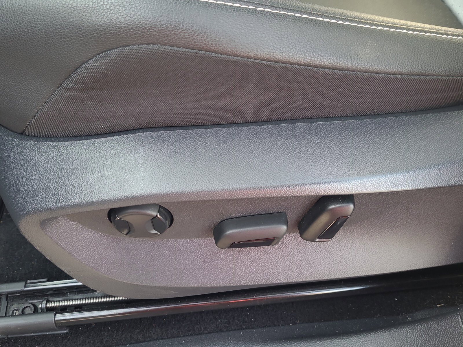 Used 2023 Volkswagen Tiguan SE image 15