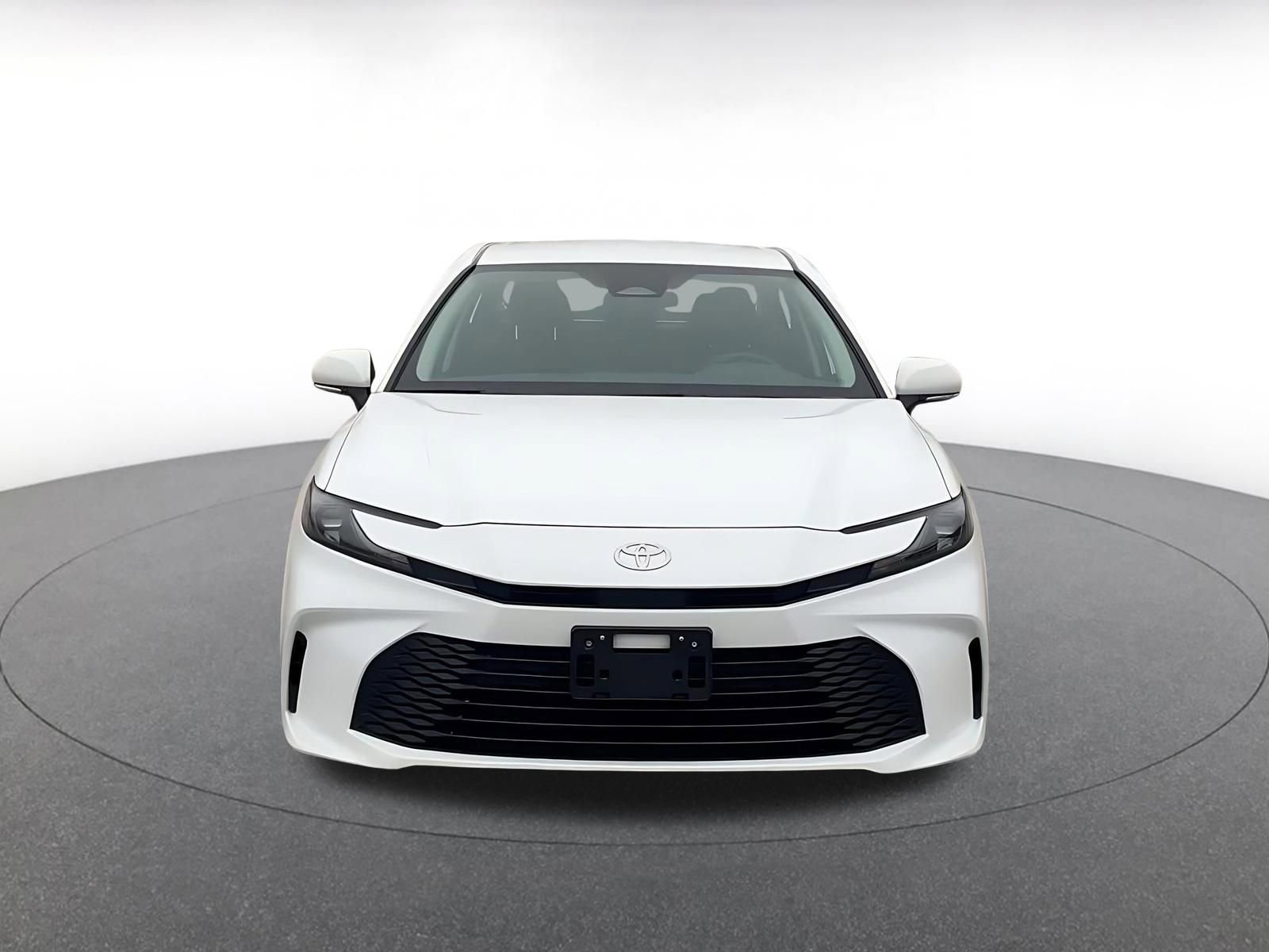 Used 2025 Toyota Camry LE image 4