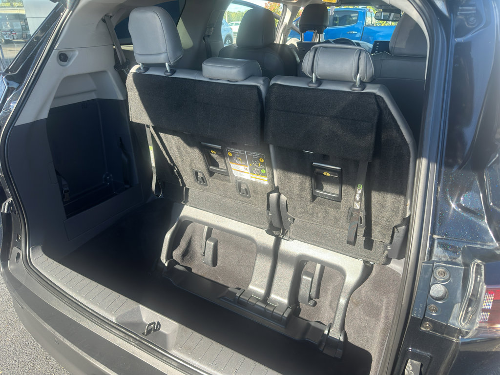 Used 2024 Toyota Sienna XLE FWD image 10