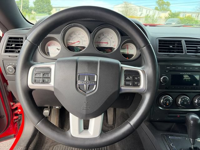 Used 2014 Dodge Challenger SXT RWD image 3