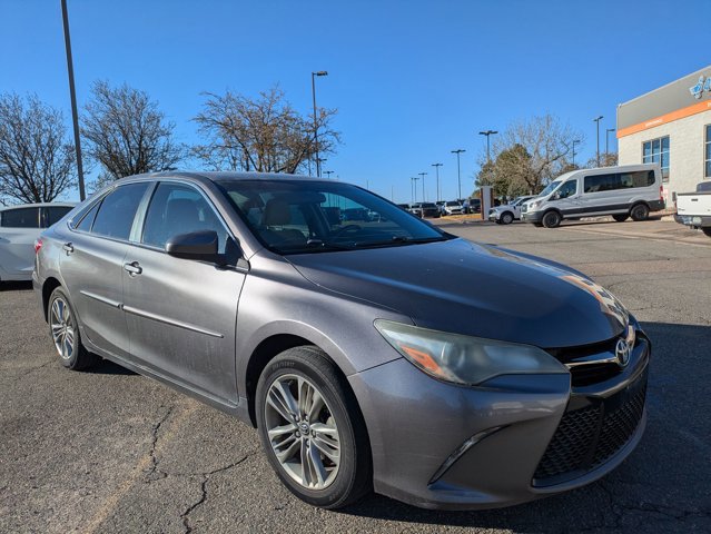 Used 2017 Toyota Camry SE FWD video 3