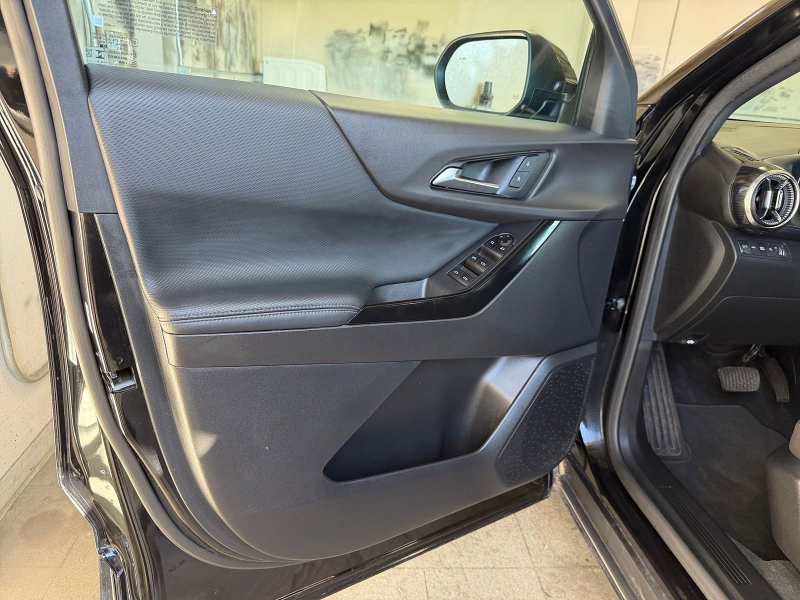 Used 2025 Chevrolet Equinox LT image 20