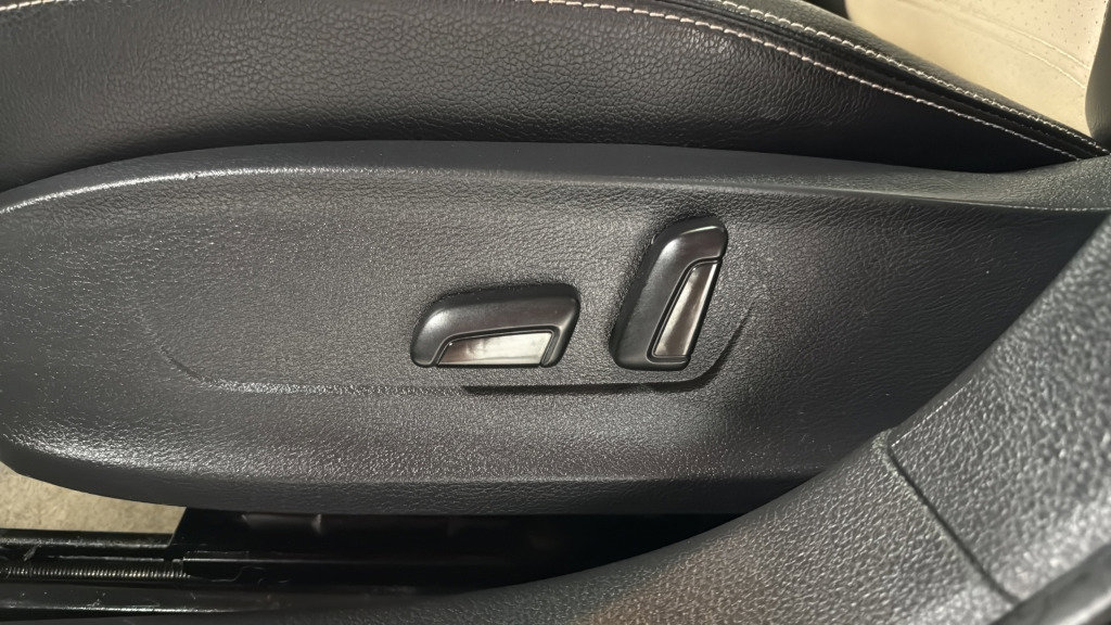 Used 2013 Volkswagen Jetta SEL FWD image 18
