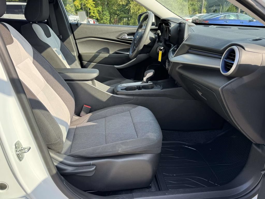 Used 2024 Chevrolet Trax LS w/ LS Convenience Package FWD image 15