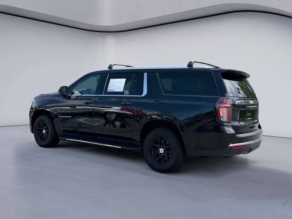Used 2023 Chevrolet Suburban LT AWD/4WD image 3