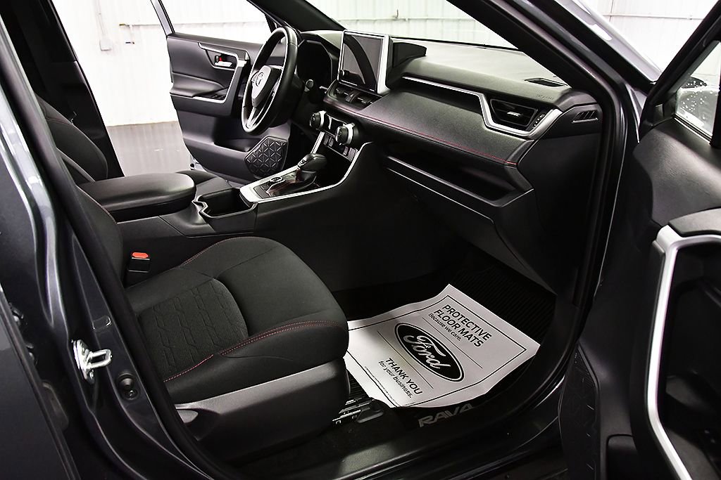 Used 2023 Toyota RAV4 SE w/ Weather & Moonroof Package image 28