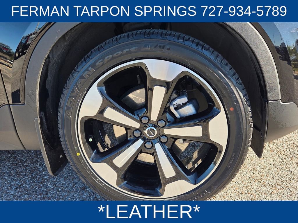 Used 2020 Volvo XC40 T5 Momentum w/ Premium Package image 11