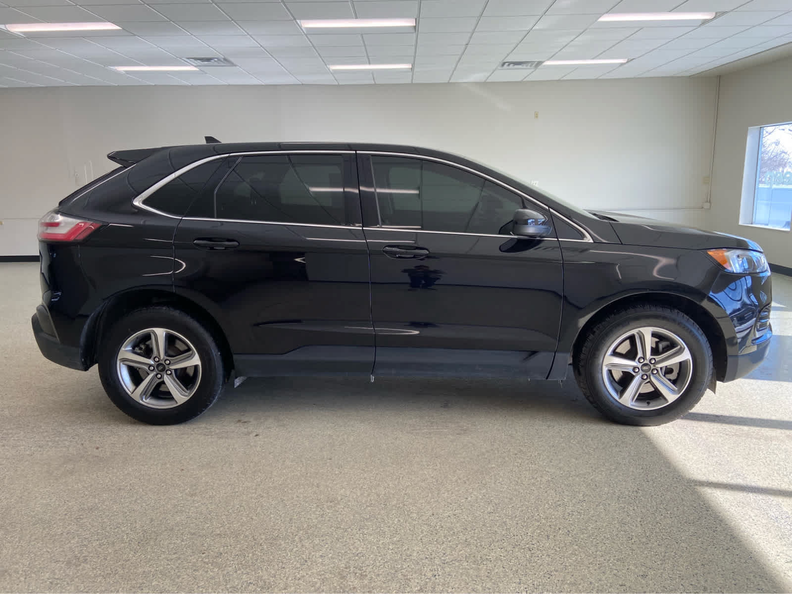 Used 2024 Ford Edge SEL w/ Convenience Package AWD/4WD image 6