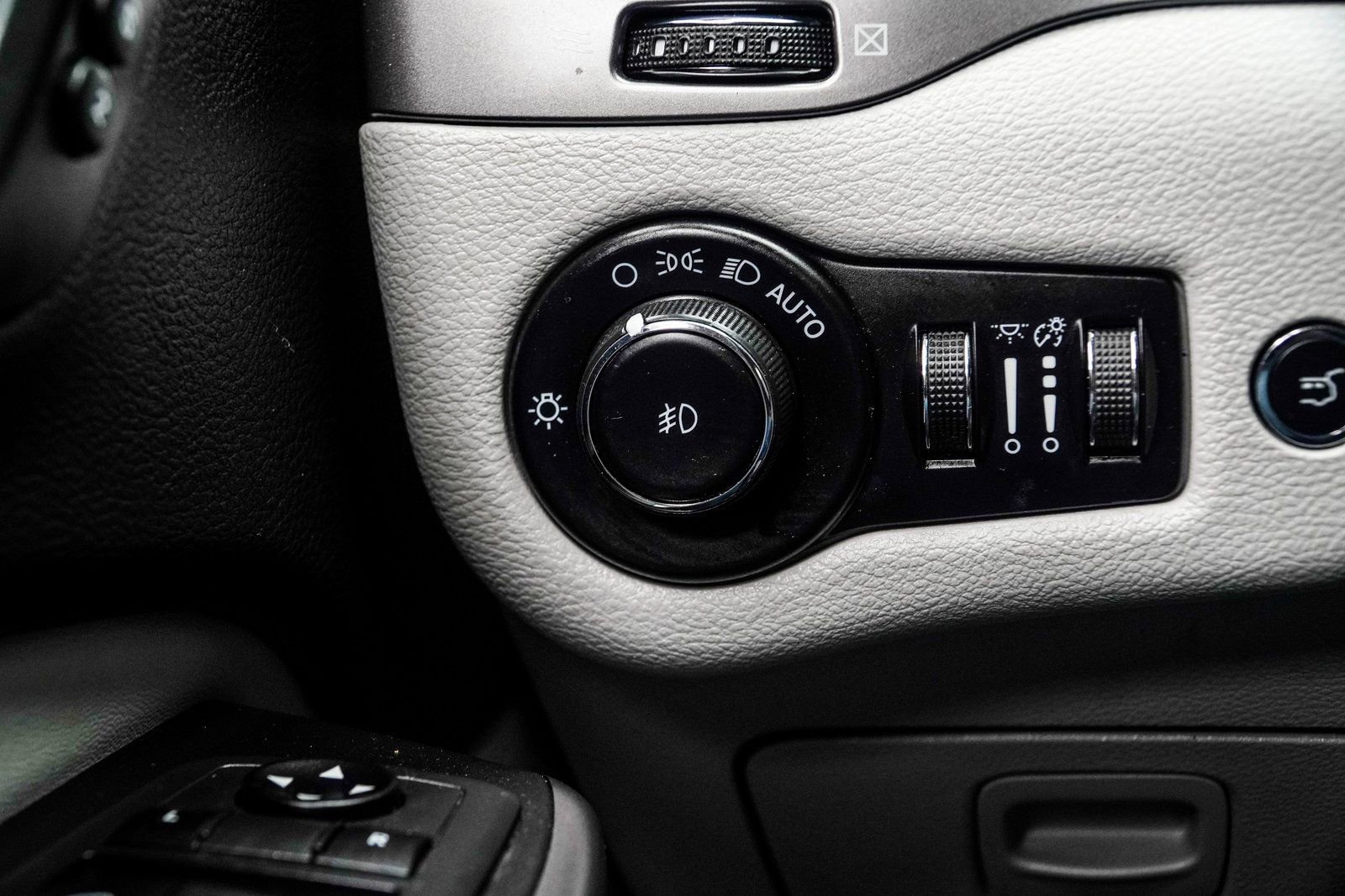 Used 2021 Jeep Cherokee Limited w/ Elite Package FWD image 28