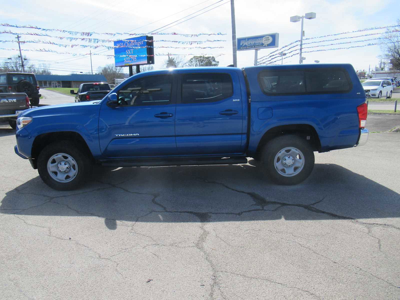 Used 2016 Toyota Tacoma SR5 w/ Towing Package image 2