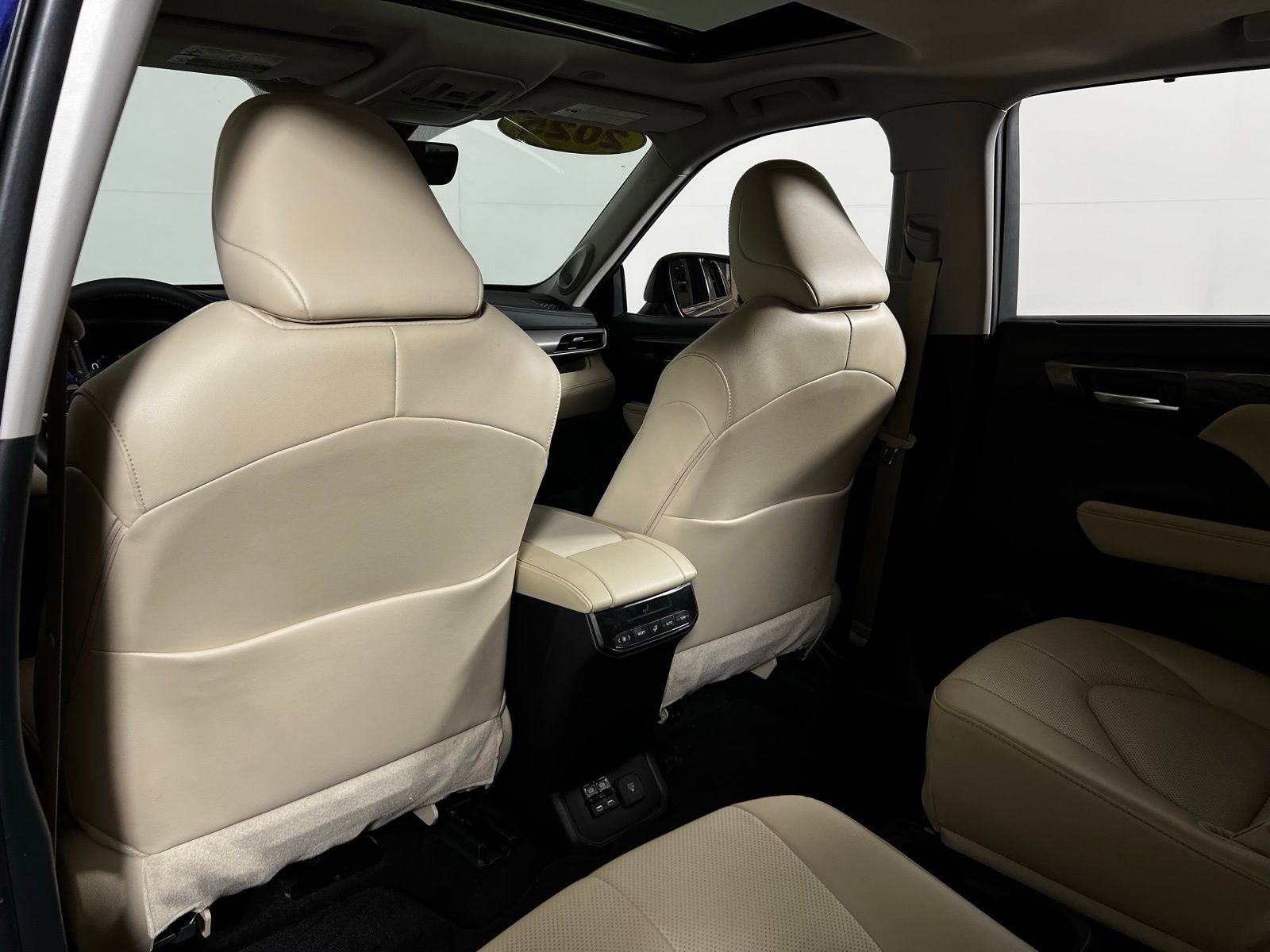 Certified 2025 Toyota Highlander Limited image 24