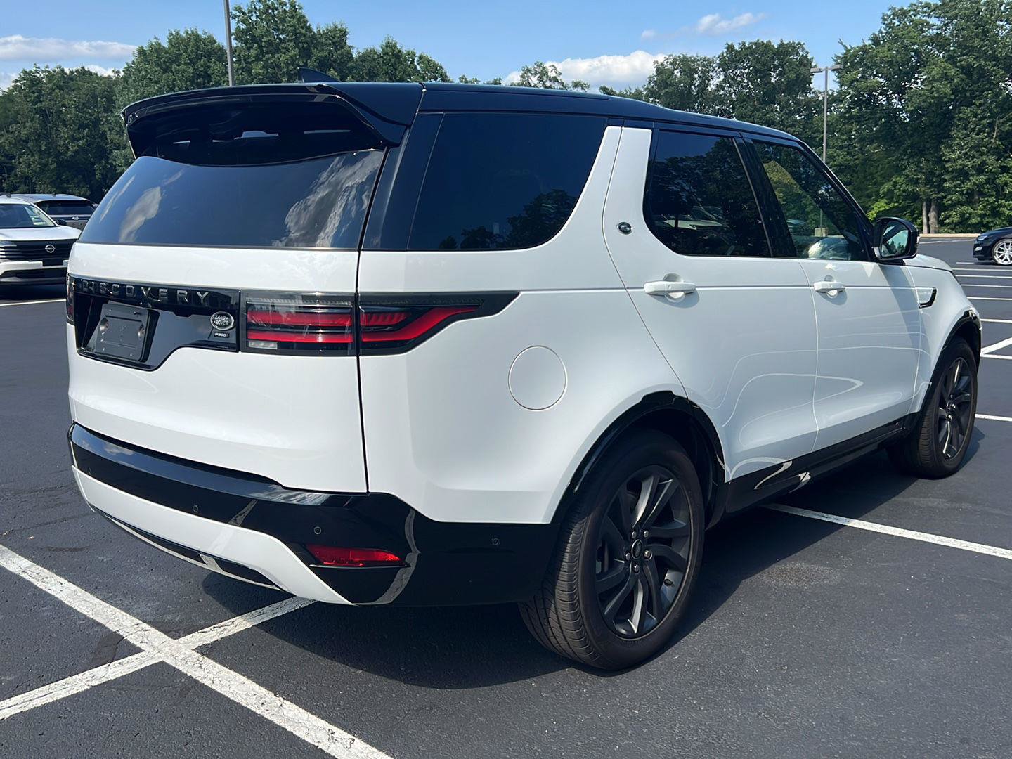 Used 2022 Land Rover Discovery S R-Dynamic AWD/4WD image 5