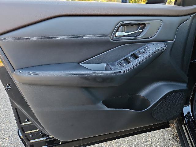 Certified 2023 Nissan Rogue SV w/ SV Premium B Package AWD/4WD image 13