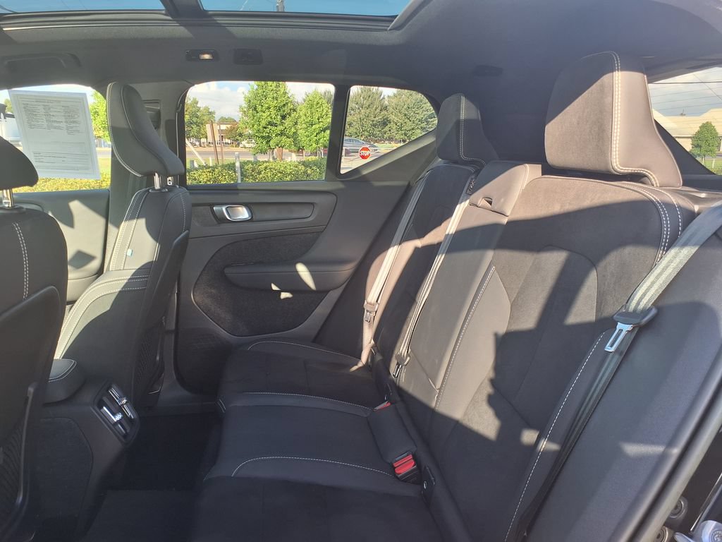 Certified 2023 Volvo XC40 B5 Plus w/ Climate Package AWD/4WD image 17