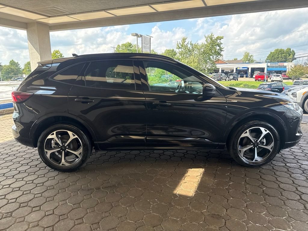 Used 2024 Ford Escape ST-Line Select w/ Tech Pack #2 AWD/4WD image 5