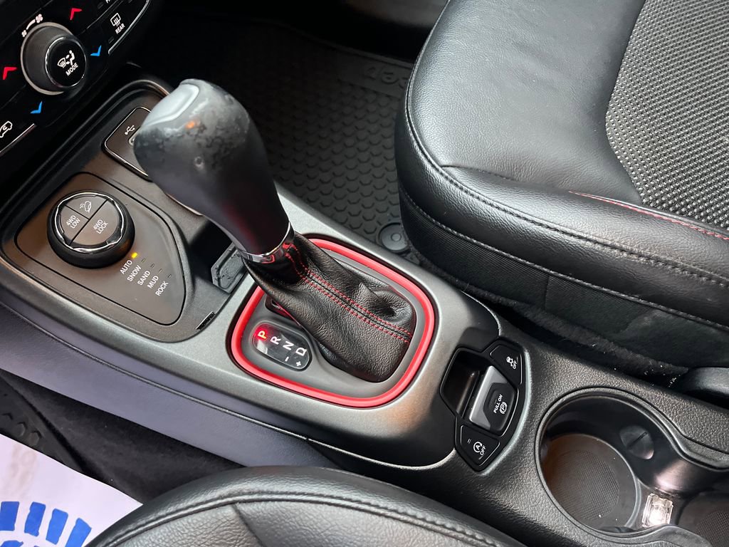 Used 2018 Jeep Compass Trailhawk w/ Cold Weather Group image 25