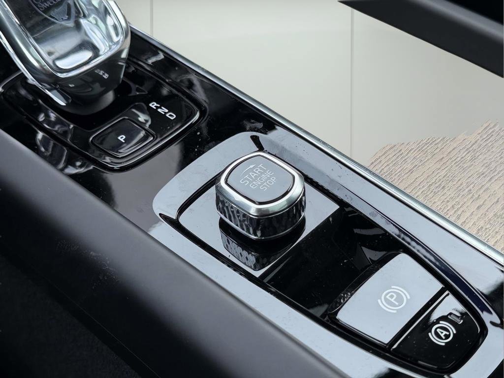 New 2026 Volvo XC60 T8 Plus w/ Protection Package Premier AWD/4WD image 7
