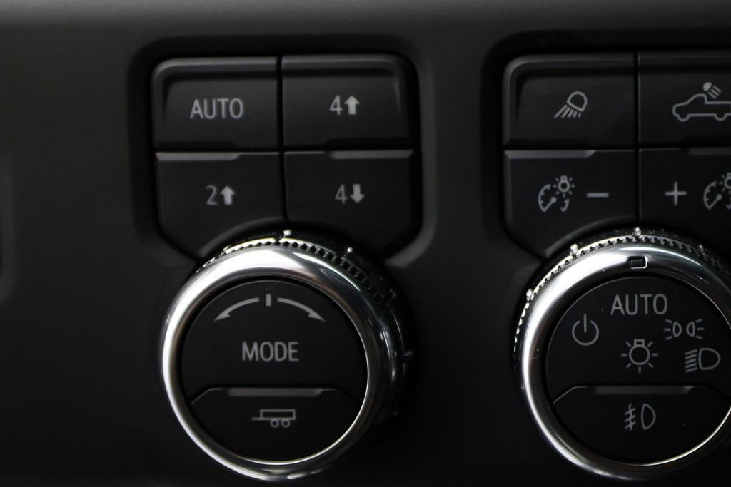 Used 2025 GMC Sierra 2500 AT4 w/ AT4 Premium Plus Package AWD/4WD image 25