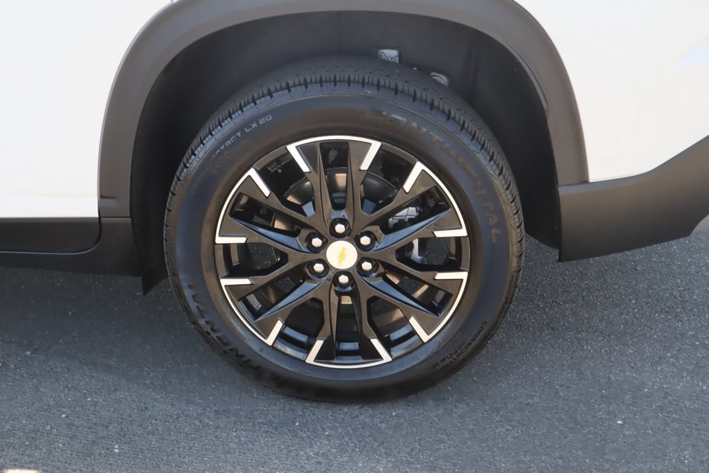 Used 2025 Chevrolet Traverse LT w/ Sun and Wheel Package FWD image 13