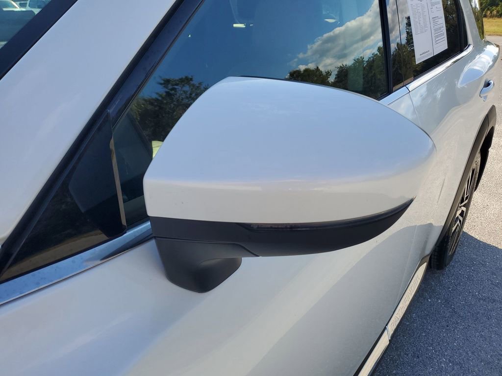 Used 2025 Nissan Pathfinder Platinum image 21