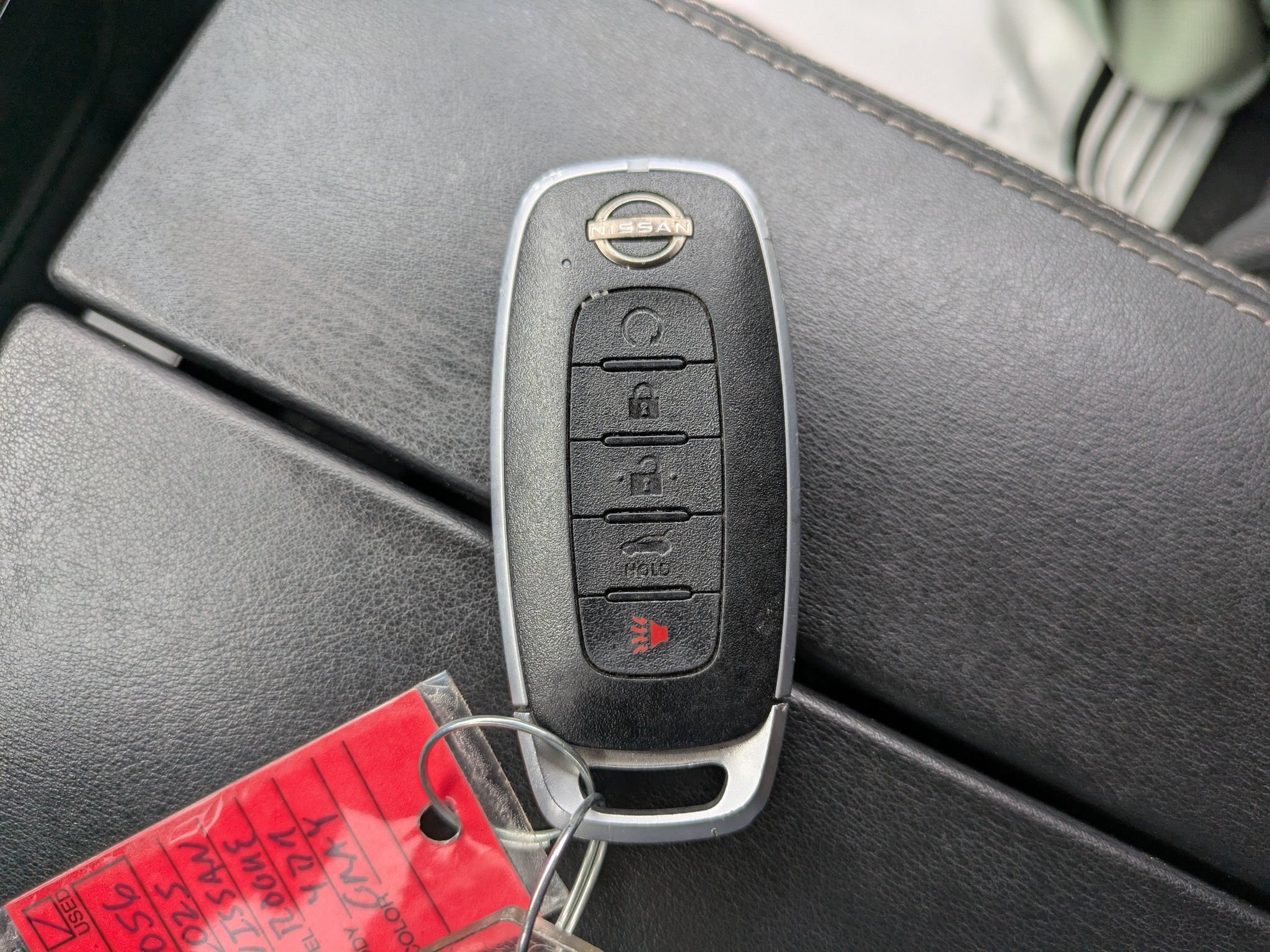 Certified 2025 Nissan Rogue SV FWD image 28